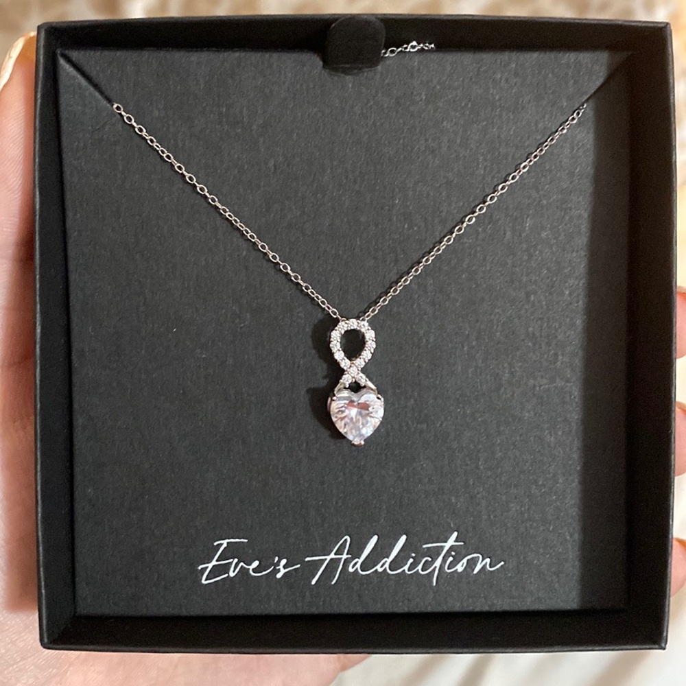 Brand new necklace. Never worn
